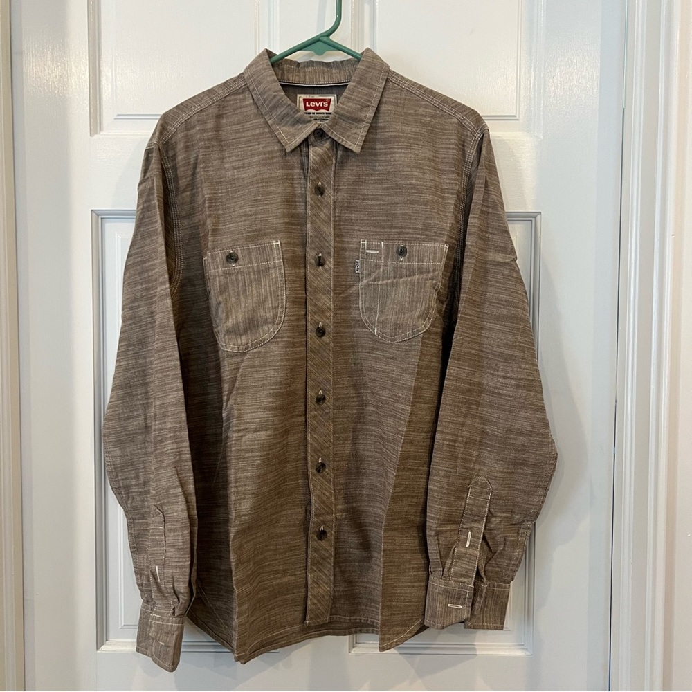 Levi’s Long Sleeve Tan Chambray Button-Down Shirt